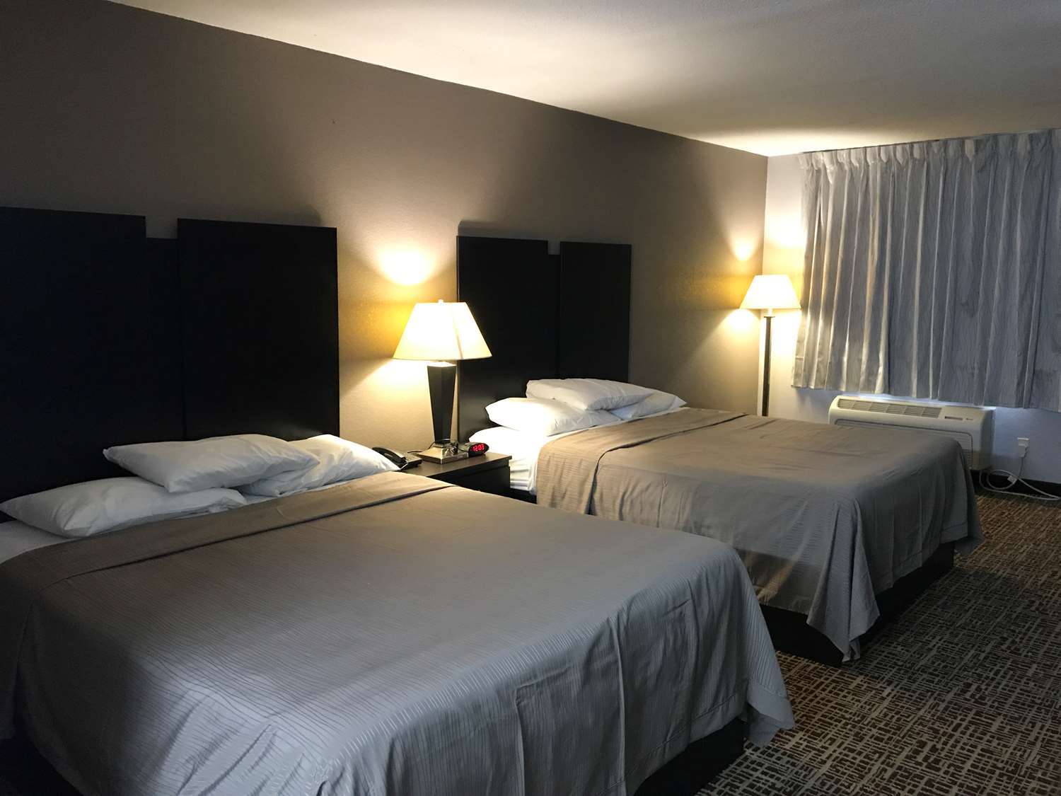 Americas Best Value Inn Brinkley Room photo