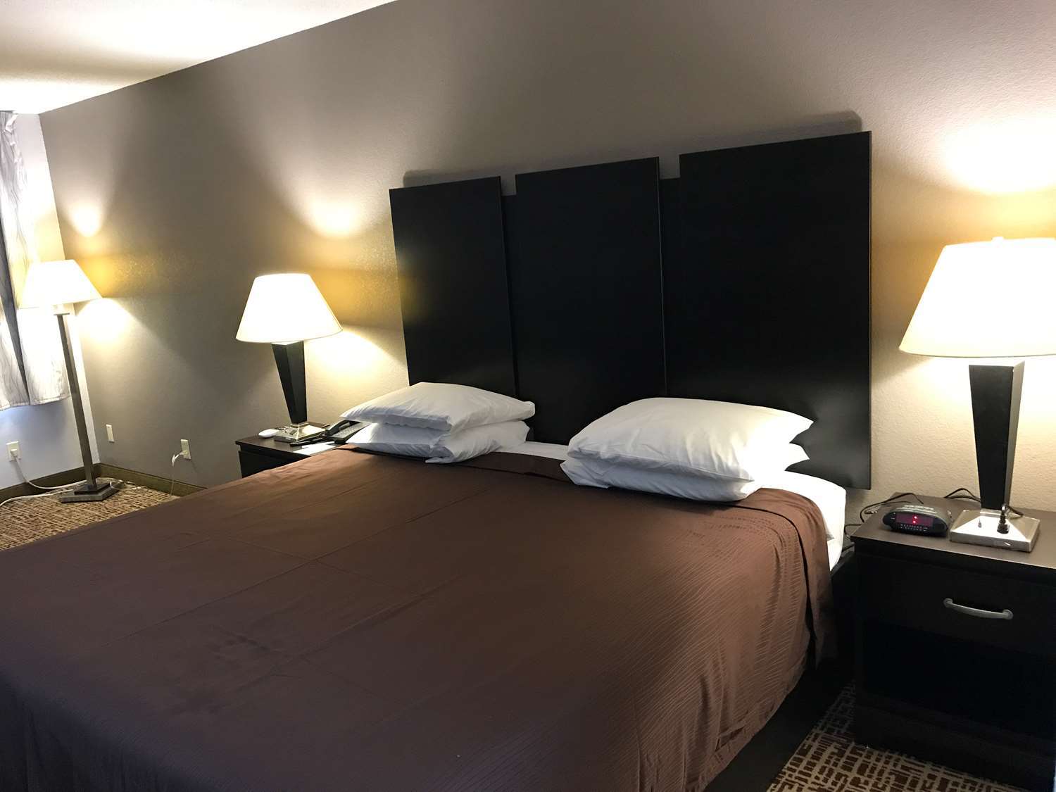 Americas Best Value Inn Brinkley Room photo