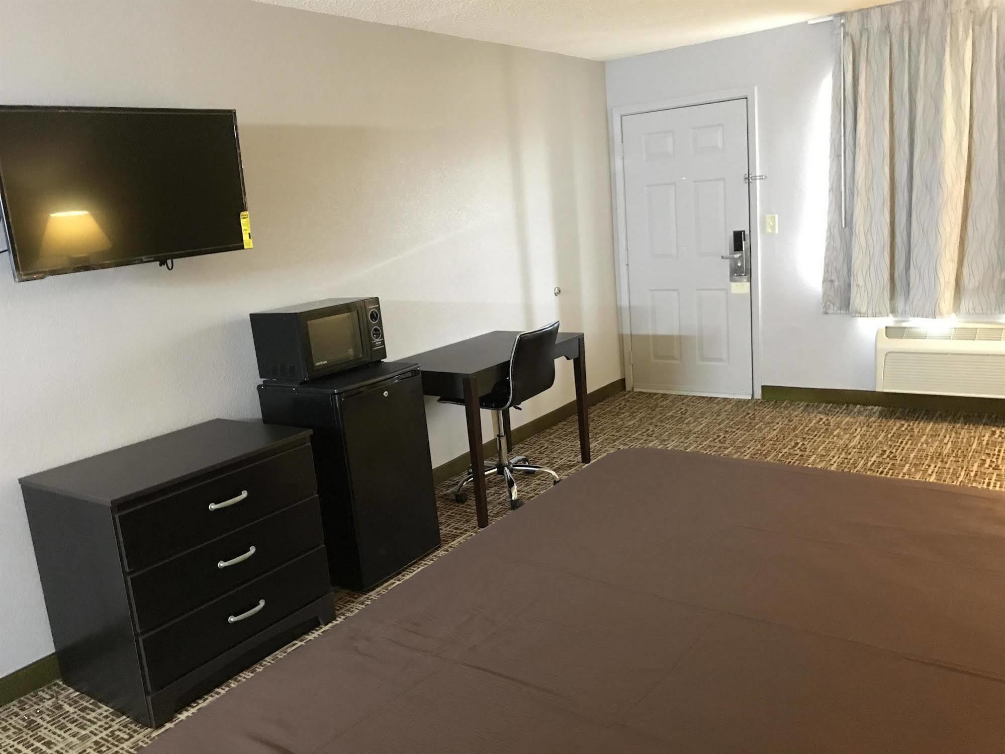 Americas Best Value Inn Brinkley Room photo